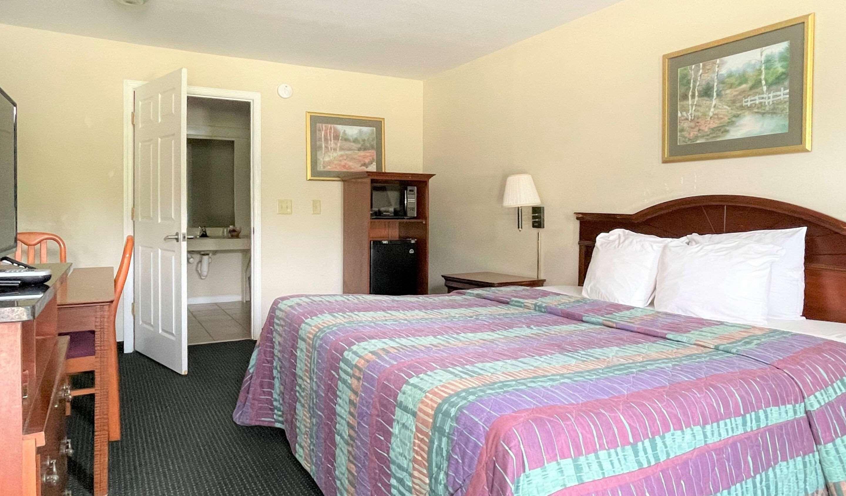 Days Inn 산더스빌 외부 사진